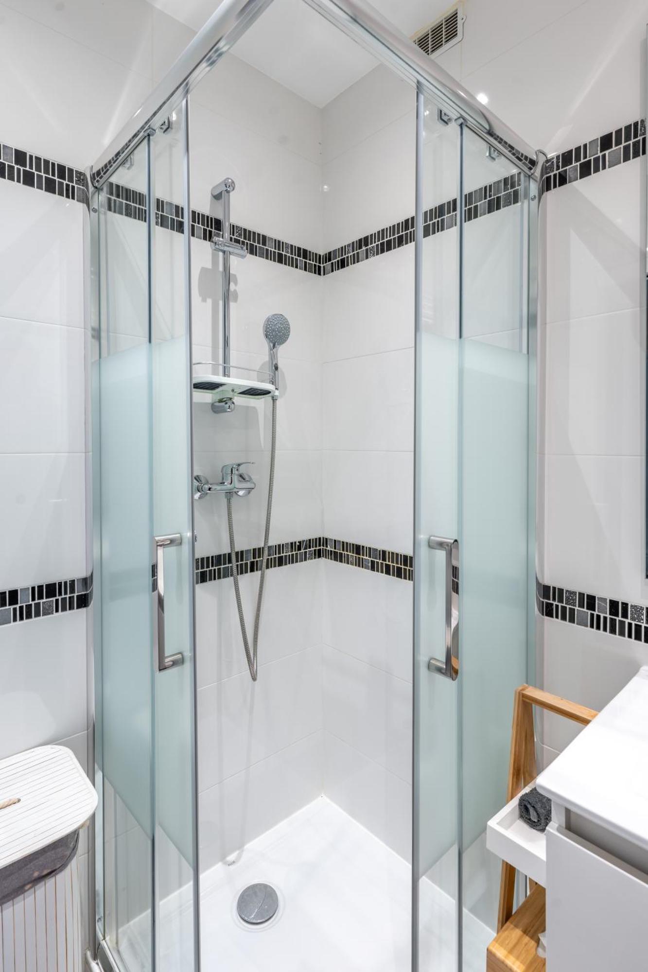 Fabuleux Appartement 2 Personnes Au Coeur De Menton, Climatise Et Proche Gares Routiere Et Sncf 外观 照片